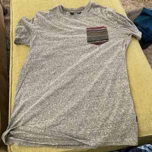 Beautiful Giant grey t-shirt with art design pocket Medium size